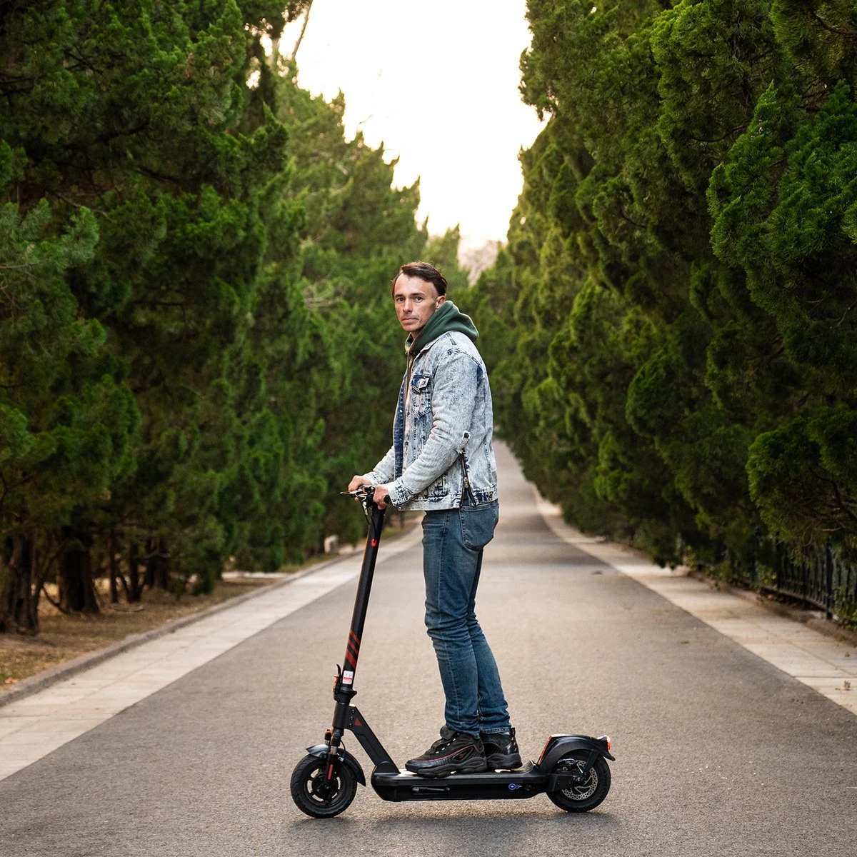 Elektrische Step RCB R10X – Electric Scooter – Opvouwbare E-step – 10 Inch - 11,4Ah – Max 25 Km/u – Max 130 Kg – Met App & Nederlandse Handleiding 13 Elektrische Step RCB R10X – Electric Scooter – Opvouwbare E-step – 10 Inch - 11,4Ah – Max 25 Km/u – Max 130 Kg – Met App & Nederlandse Handleiding - Afbeelding 11