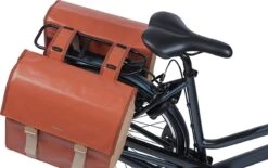 Basil Urban Load Dubbele Fietstas - 48-53 Liter - Terrarood -Winkel Voor Fietsbenodigdheden 1200x752 2