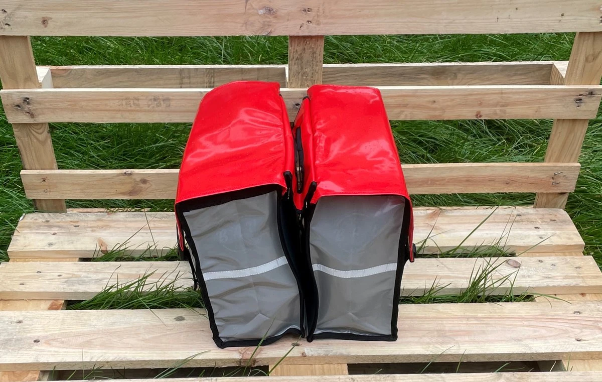 BayNL- Waterdicht - Dubbele - Bisonyl - Fietstas- Reflectoren - Grijs En Rood – 34cmX16.2cmX32cm=35 Liter 13 BayNL- Waterdicht - Dubbele - Bisonyl - Fietstas- Reflectoren - Grijs En Rood – 34cmX16.2cmX32cm=35 Liter - Afbeelding 11
