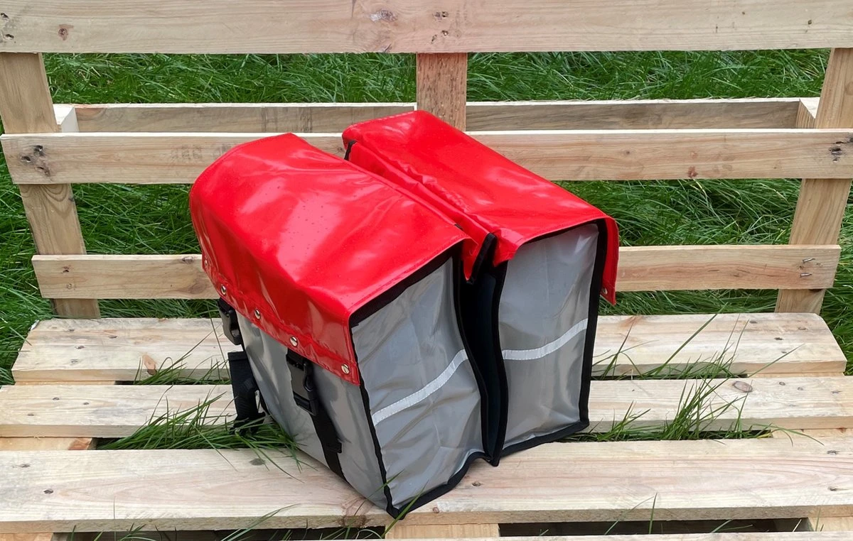 BayNL- Waterdicht - Dubbele - Bisonyl - Fietstas- Reflectoren - Grijs En Rood – 34cmX16.2cmX32cm=35 Liter 11 BayNL- Waterdicht - Dubbele - Bisonyl - Fietstas- Reflectoren - Grijs En Rood – 34cmX16.2cmX32cm=35 Liter - Afbeelding 9