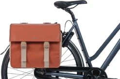 Basil Urban Load Dubbele Fietstas - 48-53 Liter - Terrarood -Winkel Voor Fietsbenodigdheden 1200x788 2