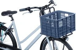 Basil Fietskrat M - Medium - 29.5 Liter - Blauw -Winkel Voor Fietsbenodigdheden 1200x792
