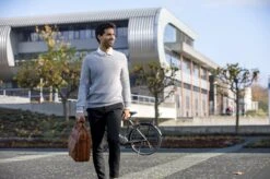 New Looxs Cali Laptoptas Fietstas - Leer - 15 Inch Laptopvak - 17 Liter - Cognac 22 New Looxs Cali Laptoptas Fietstas - Leer - 15 Inch Laptopvak - 17 Liter - Cognac -Winkel Voor Fietsbenodigdheden 1200x799 29