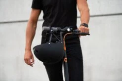 IZINQ PRO250 - Elektrische Step - Topsnelheid 30 Km/u - 30/35 Km Actieradius - 8.5" Luchtbanden - Lithium 7.8Ah 36V Accu - Wit/Oranje - Electric Scooter - Volwassenen En Kinderen - Met App -Winkel Voor Fietsbenodigdheden 1200x799 55