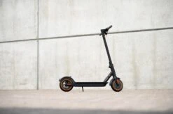 IZINQ PRO250 - Elektrische Step - Topsnelheid 30 Km/u - 30/35 Km Actieradius - 8.5" Luchtbanden - Lithium 7.8Ah 36V Accu - Wit/Oranje - Electric Scooter - Volwassenen En Kinderen - Met App -Winkel Voor Fietsbenodigdheden 1200x799 56