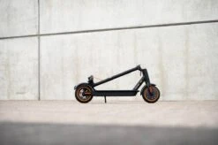 IZINQ PRO250 - Elektrische Step - Topsnelheid 30 Km/u - 30/35 Km Actieradius - 8.5" Luchtbanden - Lithium 7.8Ah 36V Accu - Wit/Oranje - Electric Scooter - Volwassenen En Kinderen - Met App -Winkel Voor Fietsbenodigdheden 1200x799 57