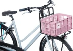 Basil Fietskrat S - Klein - 17.5 Liter - Roze -Winkel Voor Fietsbenodigdheden 1200x842 4