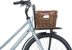 Basil Denton Fietsmand M - Voor - Rotan - Bruin - Medium -Winkel Voor Fietsbenodigdheden 1200x842 8