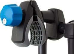 XLC Azura LED Fietsendrager - 2 Fietsen - E-Bike - 13/7 Polig -Winkel Voor Fietsbenodigdheden 1200x880 2