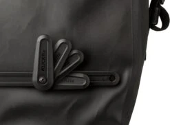 AGU Tech Enkele Fietstas Shelter - Zwart - 21 L - Waterdicht - KLICKfix Module Rail -Winkel Voor Fietsbenodigdheden 1200x882 2