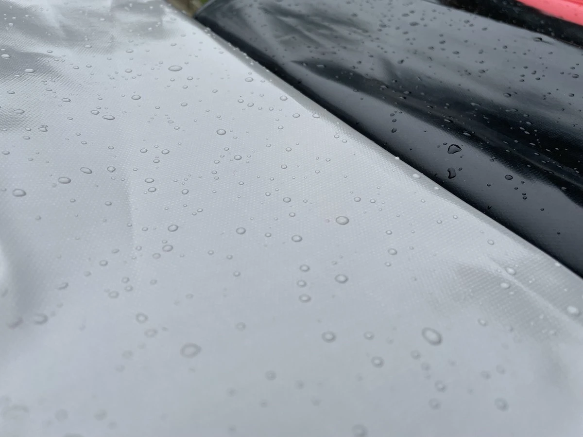 BayNL- Waterdicht - Dubbele - Bisonyl - Fietstas- Reflectoren - Grijs En Rood – 34cmX16.2cmX32cm=35 Liter 6 BayNL- Waterdicht - Dubbele - Bisonyl - Fietstas- Reflectoren - Grijs En Rood – 34cmX16.2cmX32cm=35 Liter - Afbeelding 4