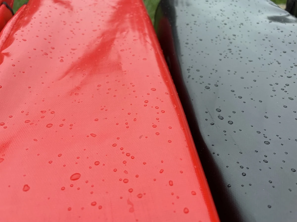 BayNL- Waterdicht - Dubbele - Bisonyl - Fietstas- Reflectoren - Grijs En Rood – 34cmX16.2cmX32cm=35 Liter 7 BayNL- Waterdicht - Dubbele - Bisonyl - Fietstas- Reflectoren - Grijs En Rood – 34cmX16.2cmX32cm=35 Liter - Afbeelding 5