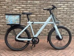 Fietsmand+Kliksysteem+Slot Voor Bagagedrager En Voordrager The Basky Basket Design Zwart -Winkel Voor Fietsbenodigdheden 1200x903 4