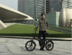 Samebike Elektrische Vouwfiet - Shimano 7 Speed Derailleur - 48V/ 10Ah Lithium Batterij - Aluminium -sportief/modern - 35km/u - Wit -Winkel Voor Fietsbenodigdheden 1200x911