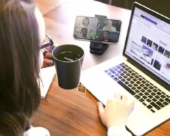 Airplane Buddy® Telefoonhouder - Vliegtuig - Bureau - Tafel - Trein - Auto - Koken - Multifunctioneel - Universeel - 360 Graden Draaibaar - Zwart -Winkel Voor Fietsbenodigdheden 1200x963 5