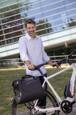 New Looxs Nova Postino Enkele Fietstas - Afneembaar - 15 Inch Laptopvak - 18 Liter - Zwart -Winkel Voor Fietsbenodigdheden 800x1200 10